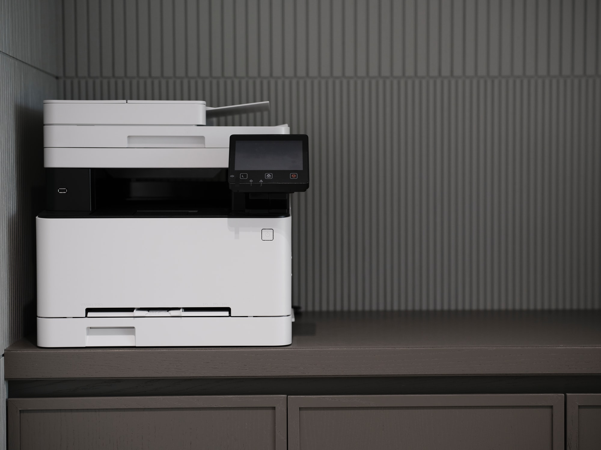 images-unsplash-com(3) Printer and copier on desk